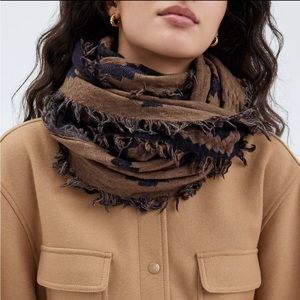 ARITZIA - Wilfred - Diamon Mosaic Triangle Scarf